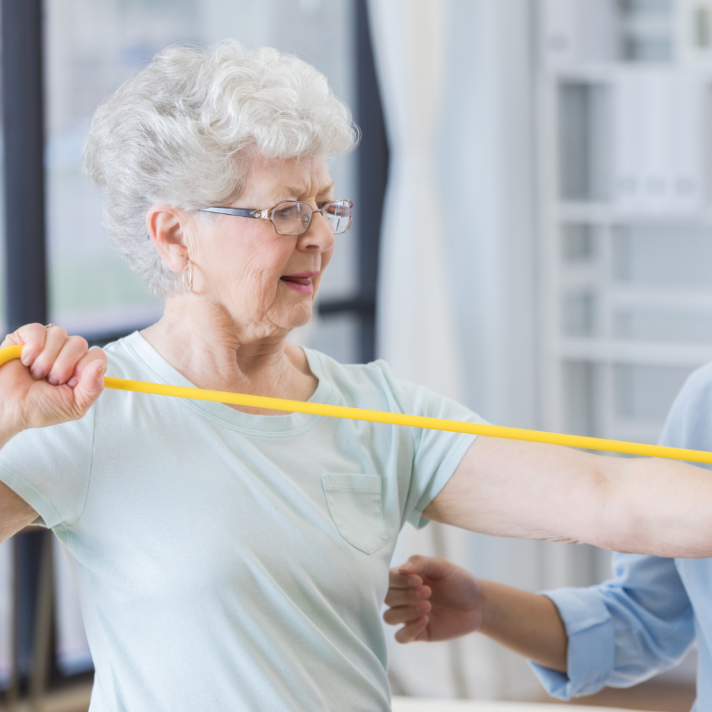 Ein aktiver Lebensstil kann auch eine Demenz-Therapie sein: Mit genug Bewegung kann Demenz-Symptome verbessern.
